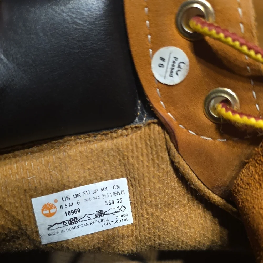 Timberlands Size 6.5 - Picture 8 of 9